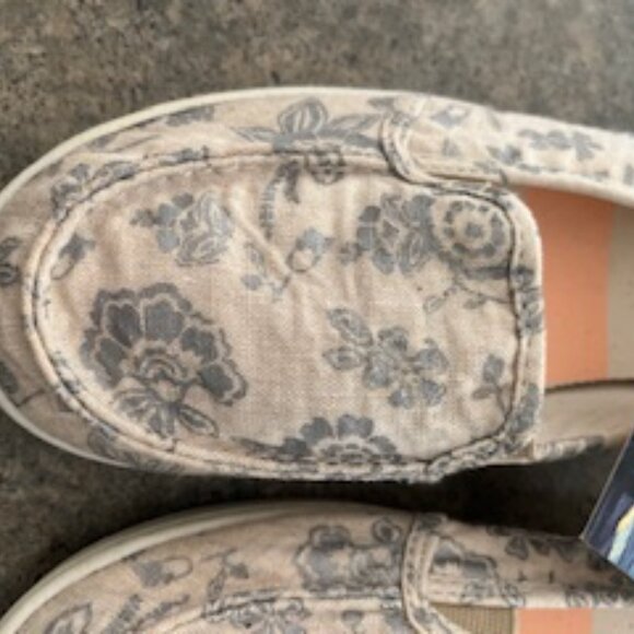 NWT ROXY Slip-On Casual Shoes/Sneakers Lido II Women's Size 8.5 - Picture 2 of 9